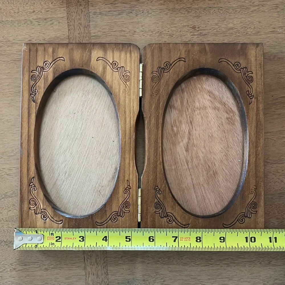 Vintage MCM Hinged Wooden Bi-fold Oval Picture Frame with Etched Carvings - Picture 4 of 5